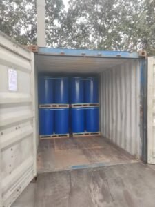 Погрузка контейнера с бочками томатной пасты