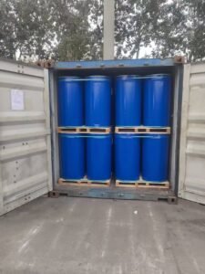 Бочка с томатной пастой в контейнере